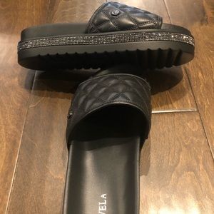 Caravel brand sandals with rhinestone trim Women’s Size 39 (9)